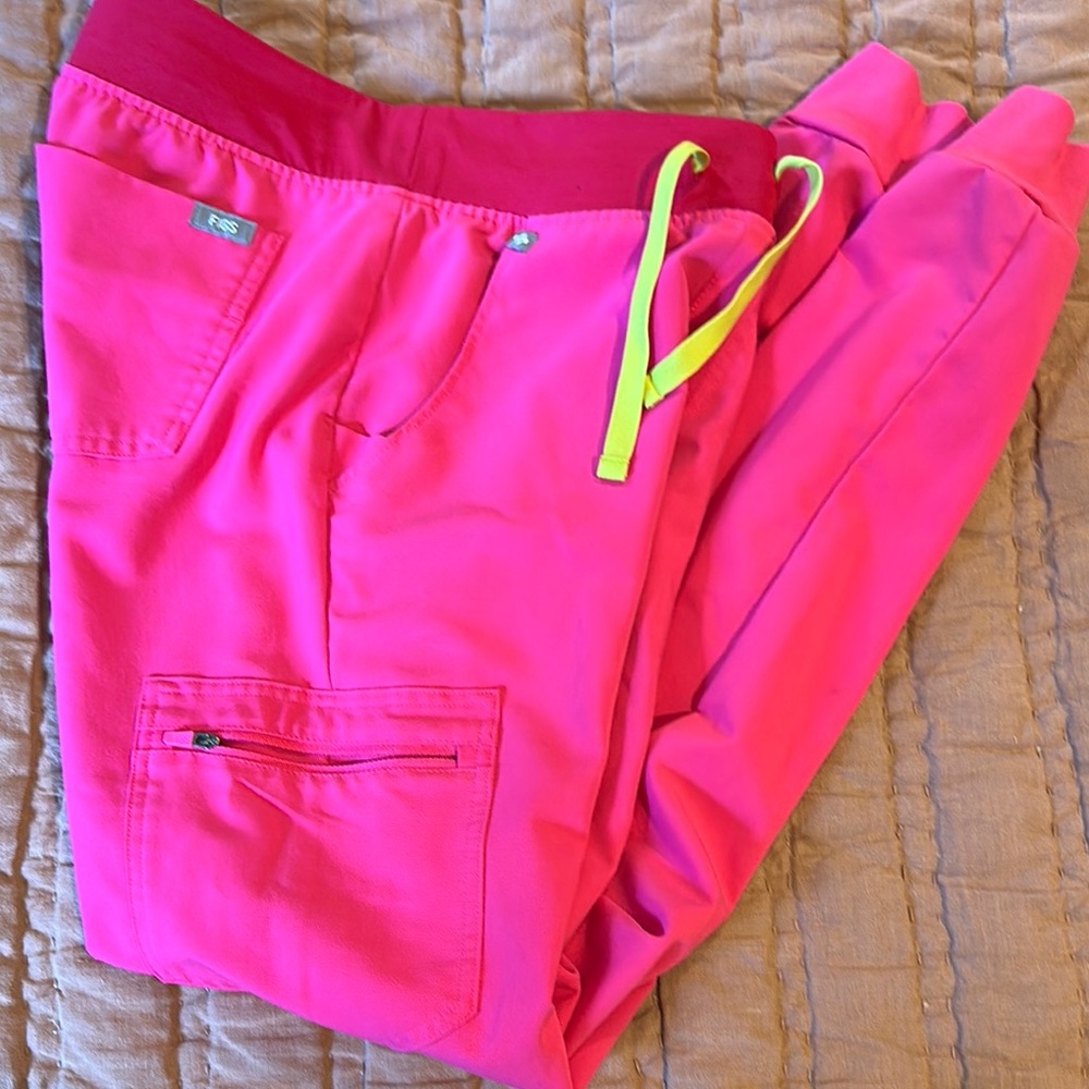 Figs Hot pink scrub pant